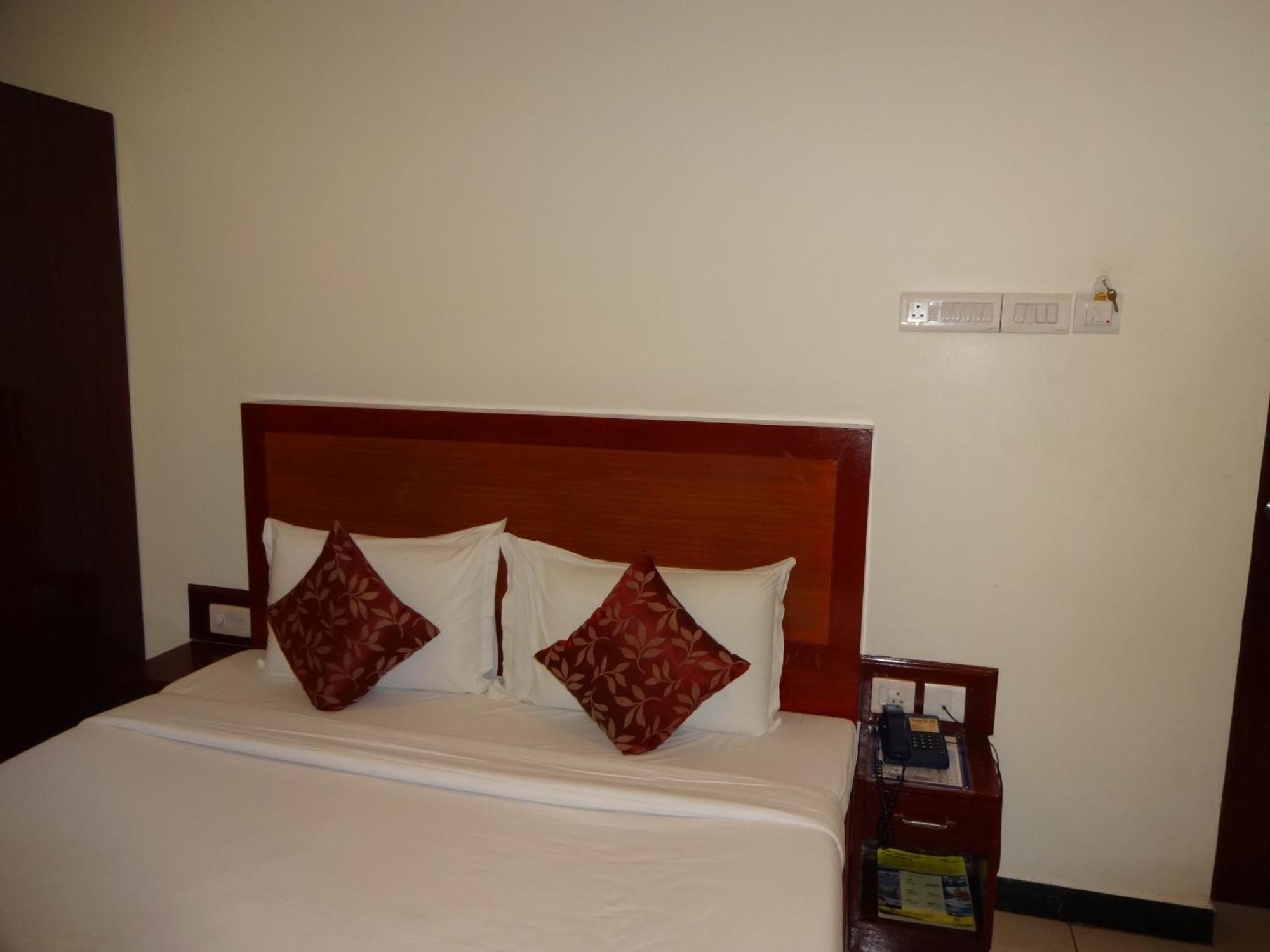 Hotel Sri Sabthagiri Puducherry Buitenkant foto