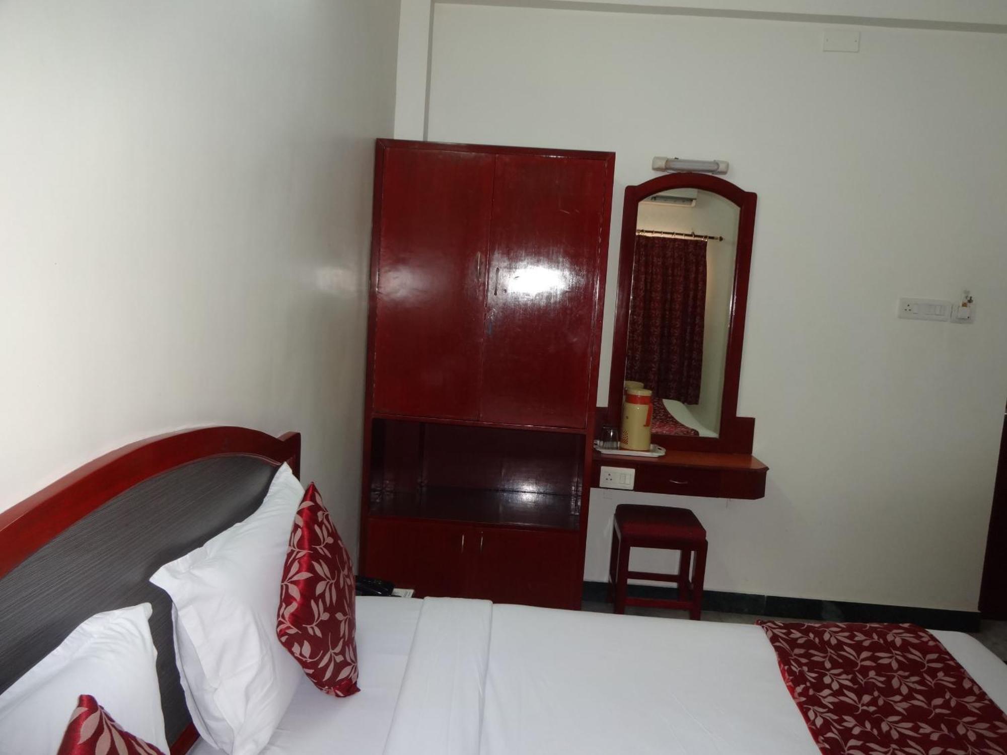 Hotel Sri Sabthagiri Puducherry Buitenkant foto