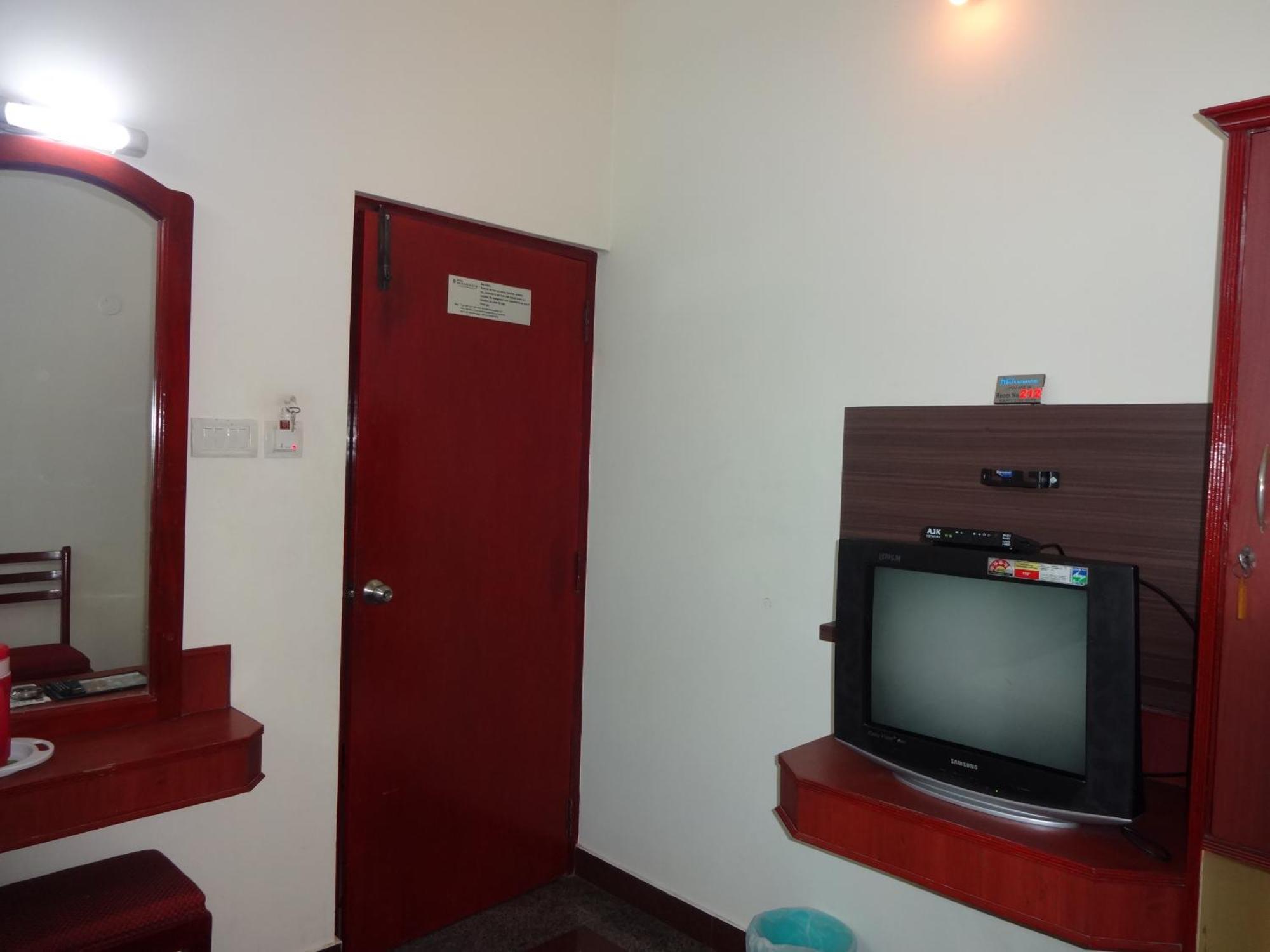 Hotel Sri Sabthagiri Puducherry Buitenkant foto