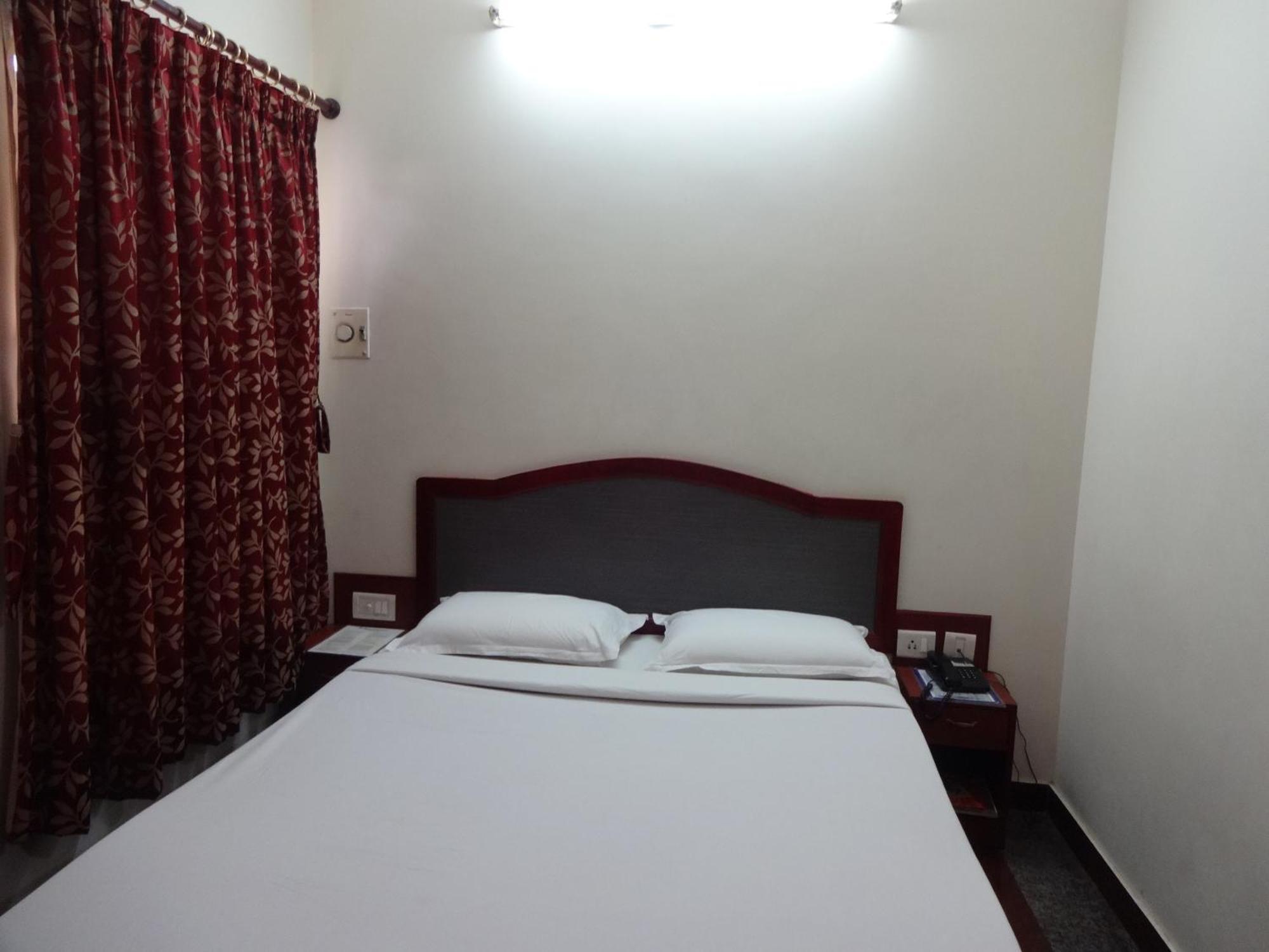 Hotel Sri Sabthagiri Puducherry Buitenkant foto