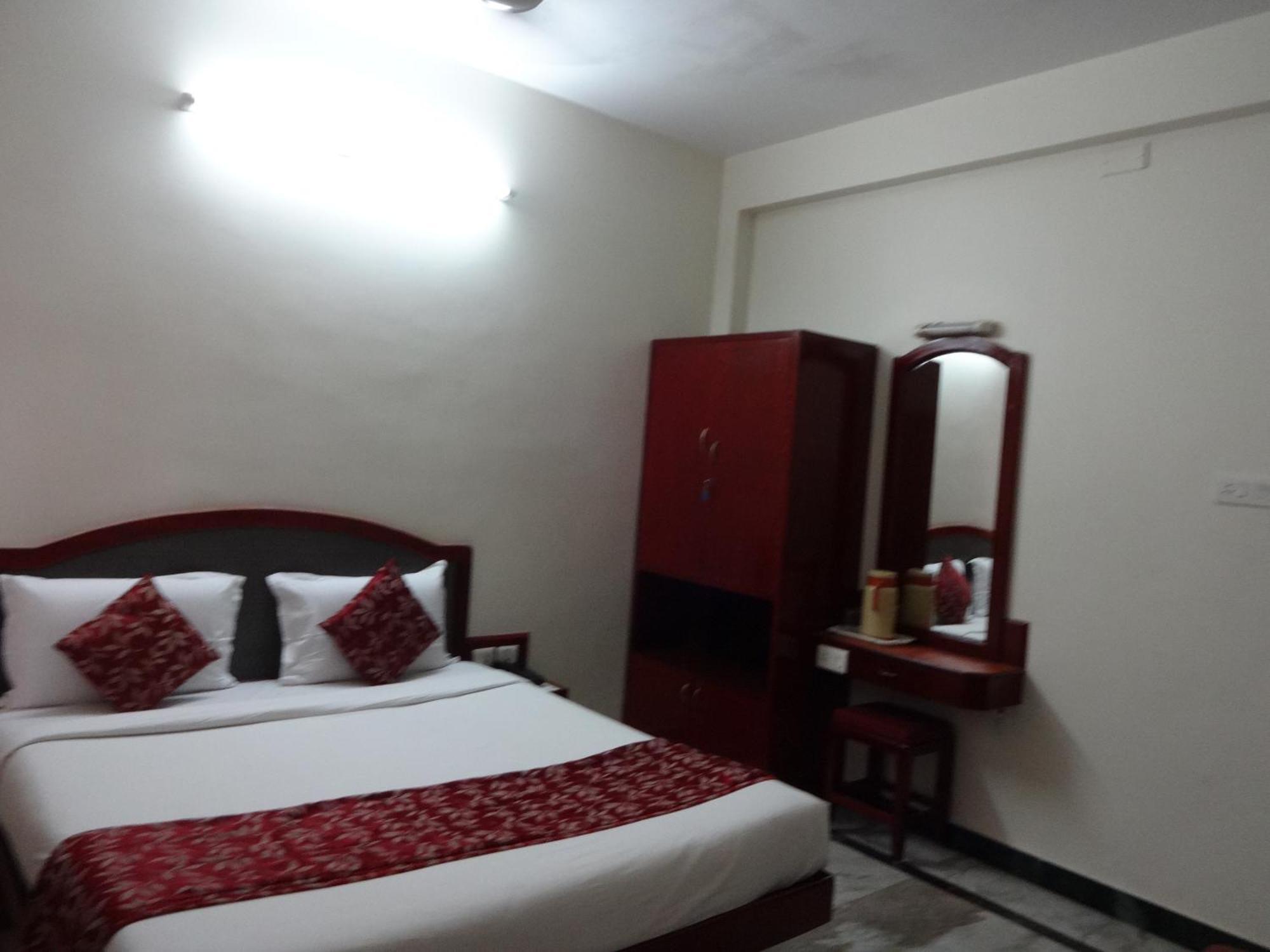 Hotel Sri Sabthagiri Puducherry Buitenkant foto