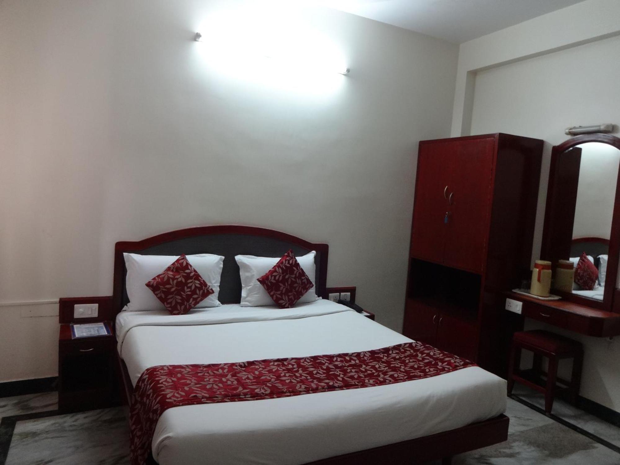 Hotel Sri Sabthagiri Puducherry Buitenkant foto