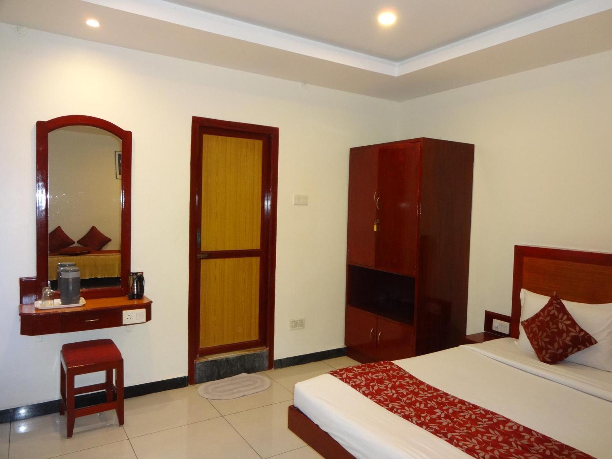 Hotel Sri Sabthagiri Puducherry Buitenkant foto