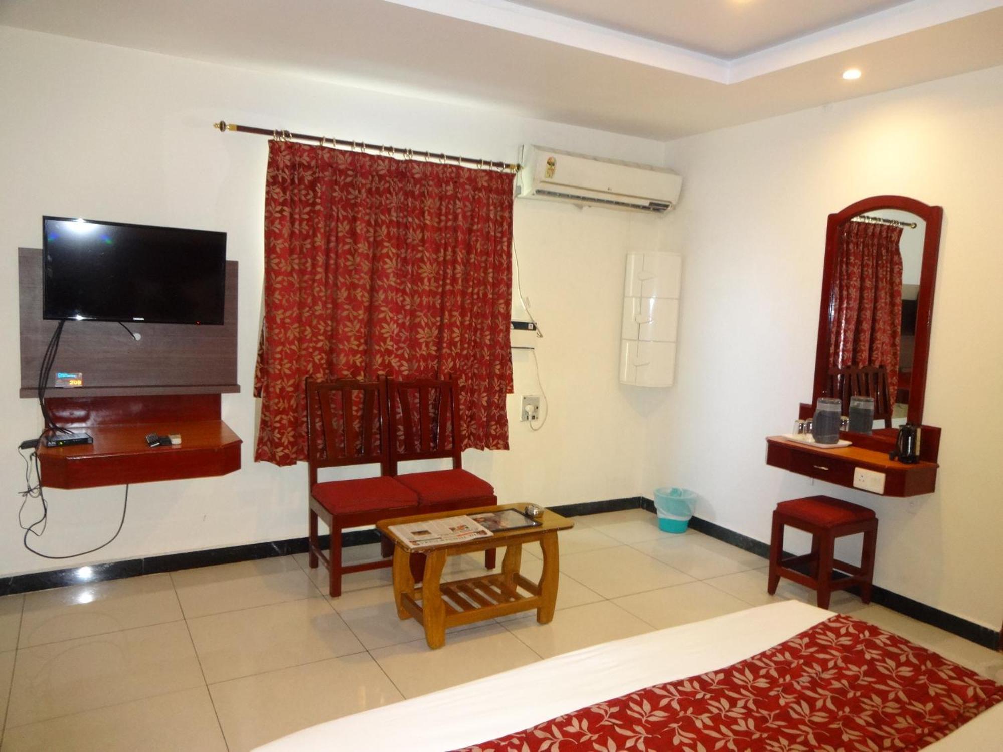Hotel Sri Sabthagiri Puducherry Buitenkant foto